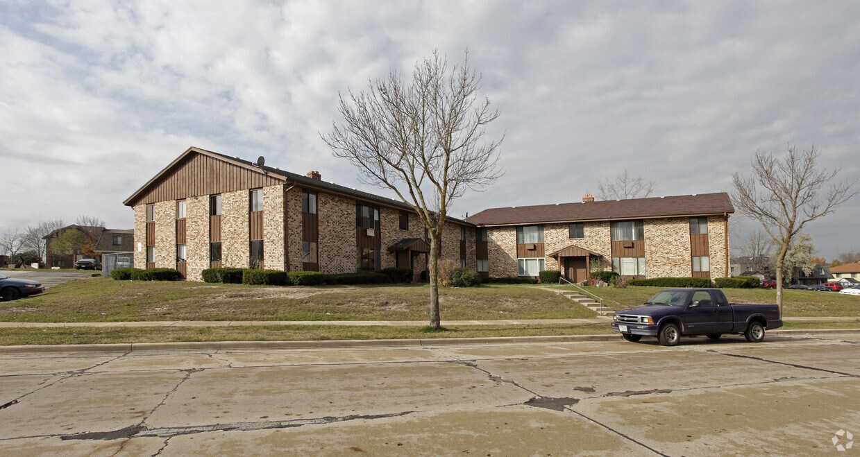 Primary Photo - 8925-8931 N 96th St