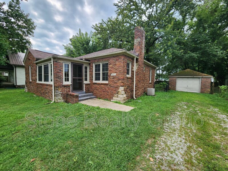 Foto principal - 2811 Harrison Avenue