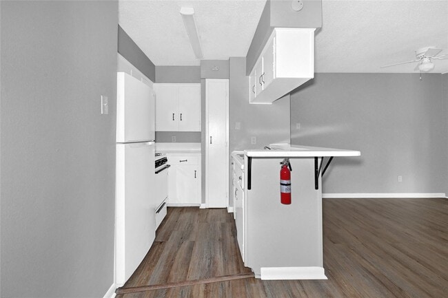 Building Photo - 1200 Carolyn Ct