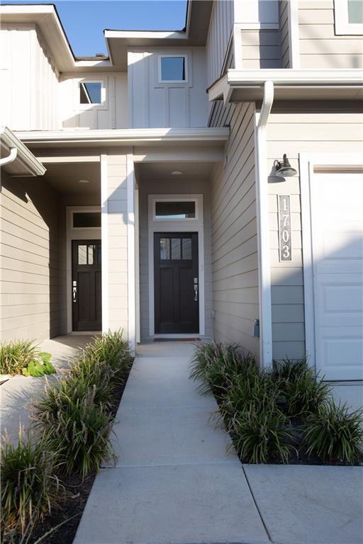 Building Photo - 1703 Roseburg Dr