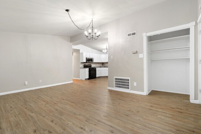 Building Photo - Single Family Ranch in Calverton Park!