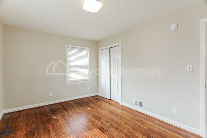 Foto del edificio - Professionally Renovated Brick Ranch with Designer Kitchen - Ready to Move-In!