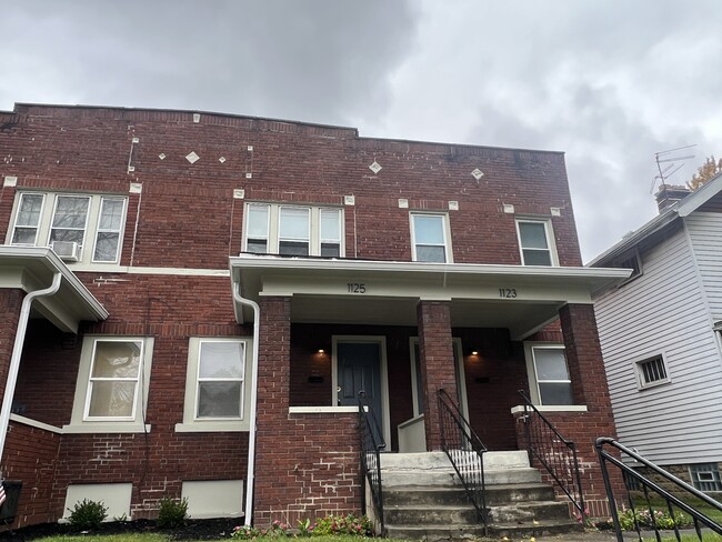 Building Photo - 1125 S Champion Ave
