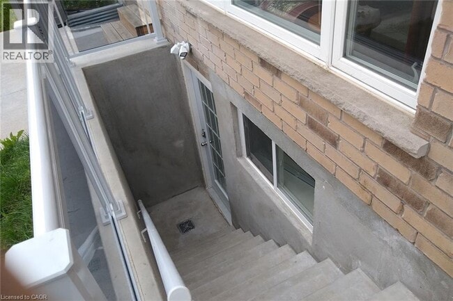 Building Photo - 137 Rivertrail Ave