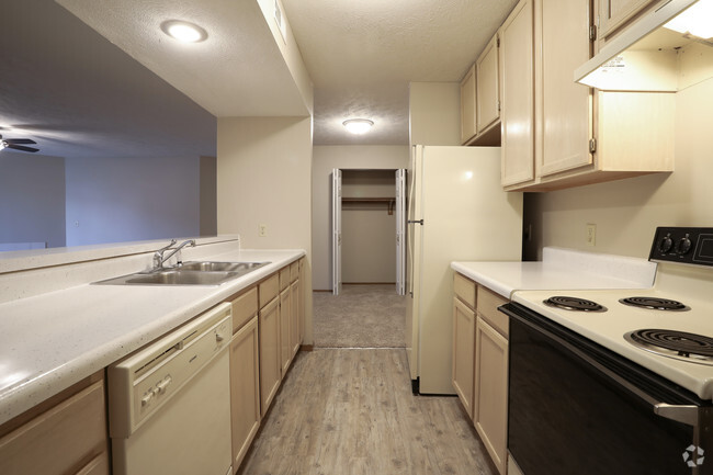 2HAB, 2BA - Cocina - The Apartments At Oakbrook Court