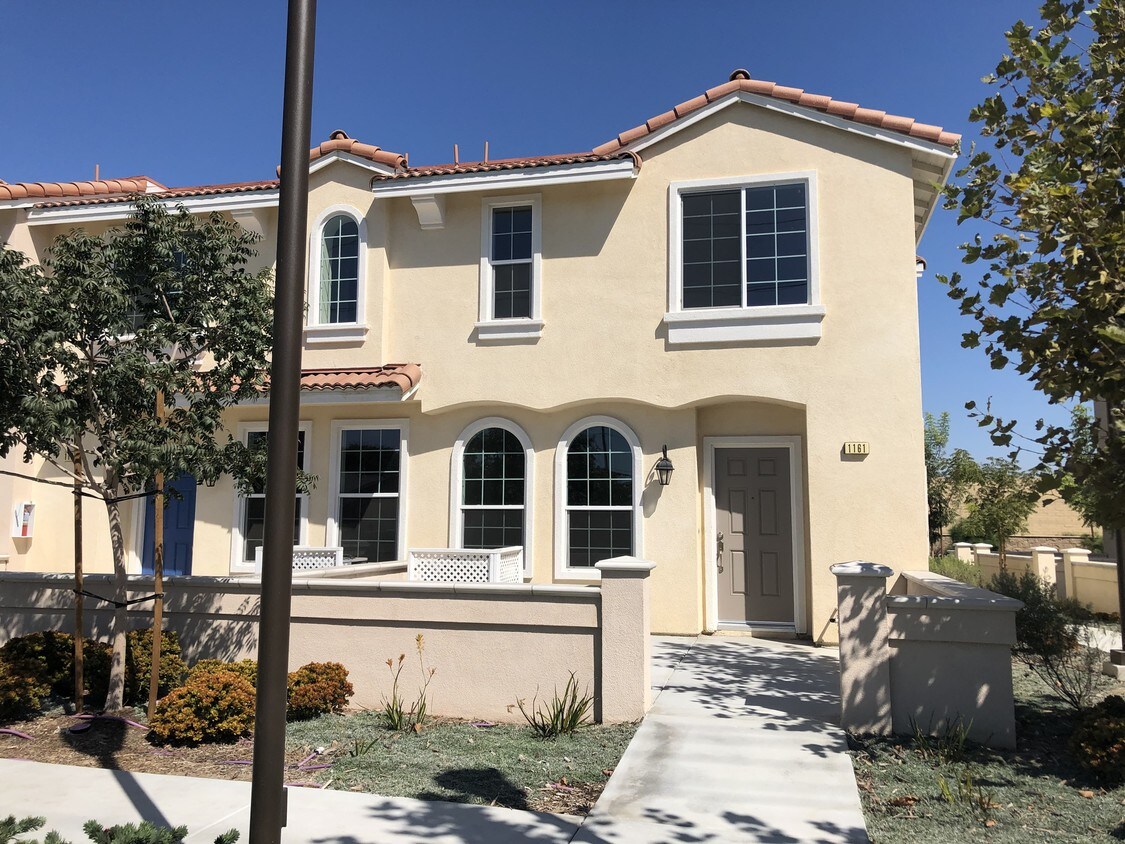 Primary Photo - 15447 Pomona Rincon Rd