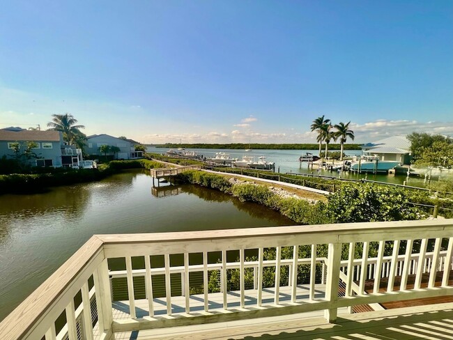 Foto del edificio - 2486 Harbour Cove Dr