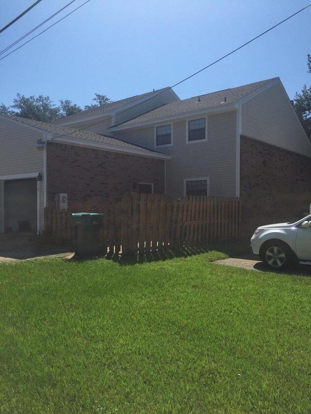 Primary Photo - 112 5th Ave