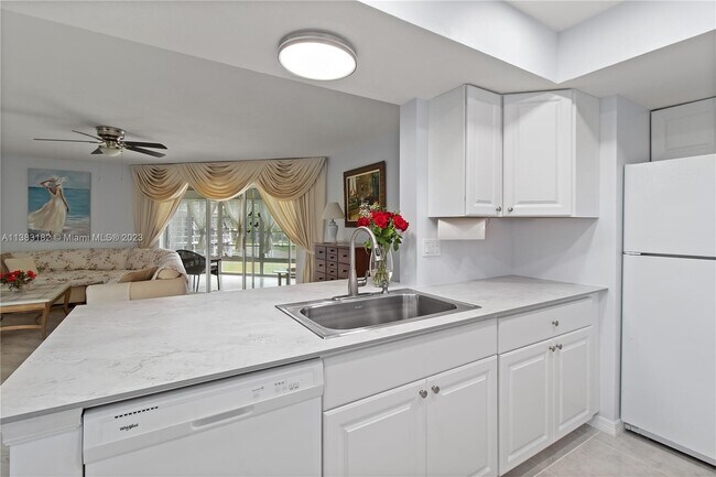 Building Photo - 3290 SE Aster Ln