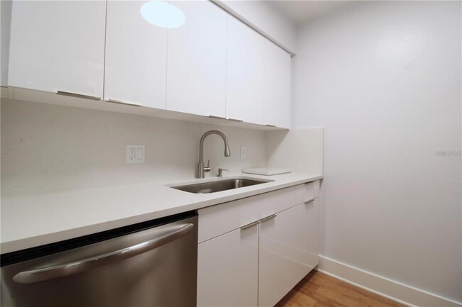 Foto del edificio - 3331 N Westmoreland Dr