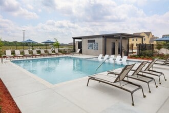 Building Photo - 4930 San Fabiano Ct