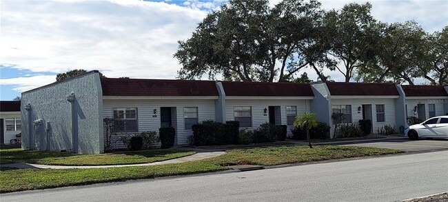 Building Photo - 13850 Oakwood Ln