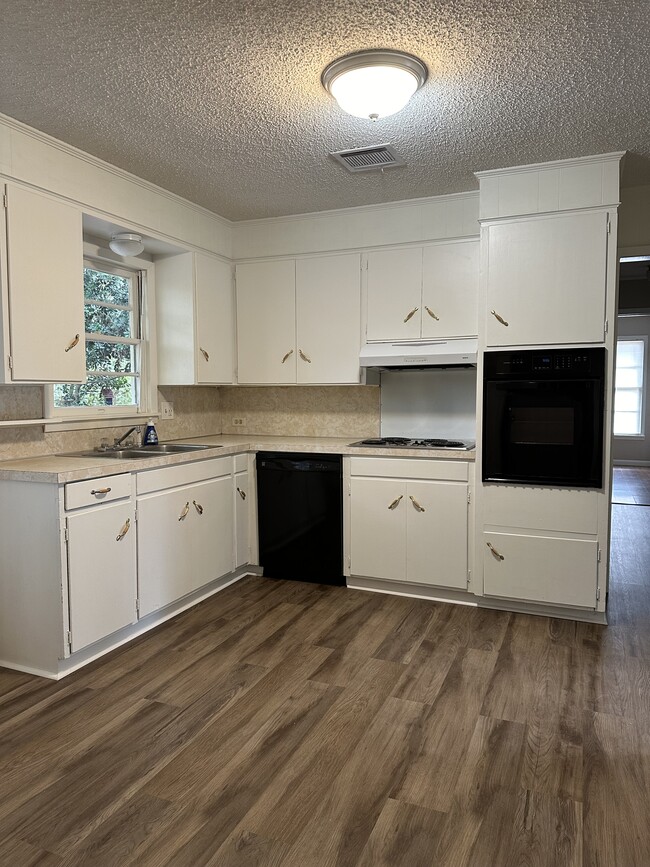 Building Photo - 514 Eason Pl