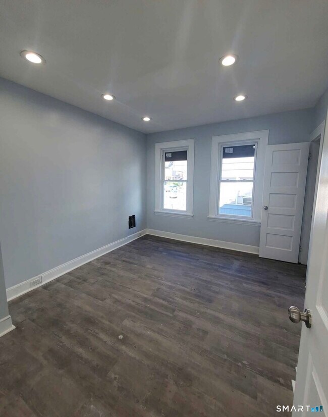 Foto del edificio - 100 Horace St