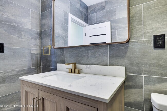 Foto del edificio - 1540 Lake Ln