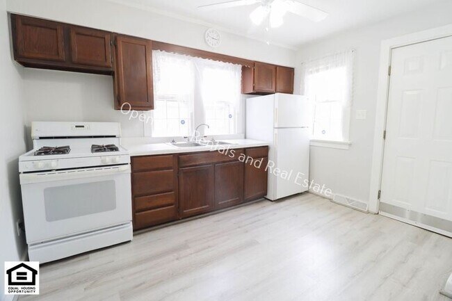 Building Photo - 3406 Illamna Ave