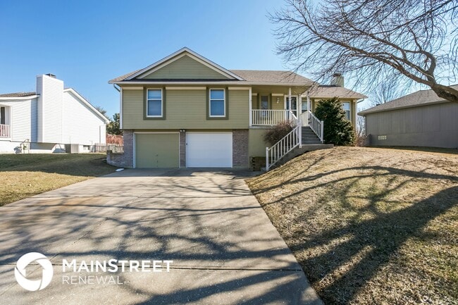 Building Photo - 613 SE Ashton Dr