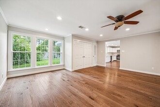 Building Photo - 2006 Du Barry Ln