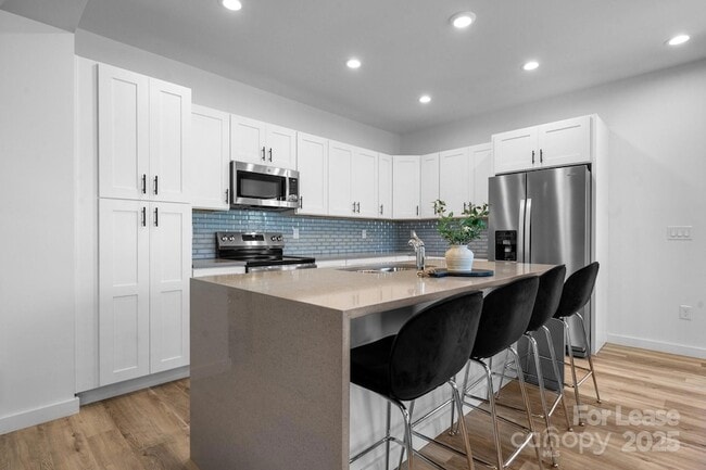Building Photo - 115 Brentwood Dr