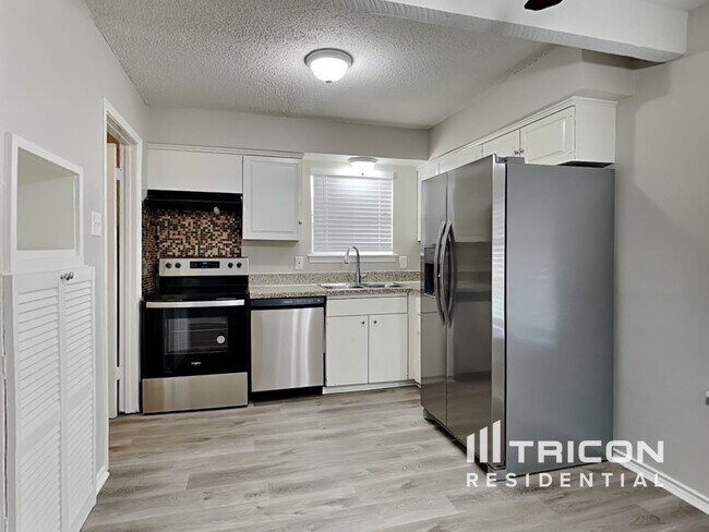 Building Photo - 1142 Shady Glen Circle Richardson TX