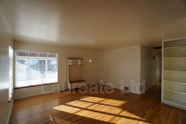 Foto del edificio - 1818 S Dahlia St