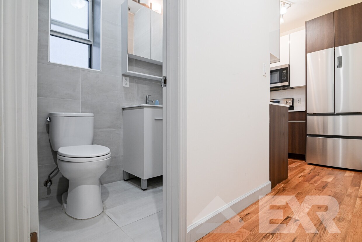 Primary Photo - 68 W 107th St