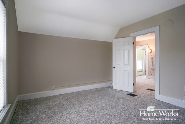 Foto del edificio - Charming 3 - Bedroom Home with Wrap-Around Porch on Corner Lot