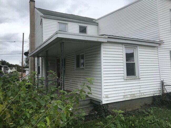 Foto del edificio - 307 E Railroad St