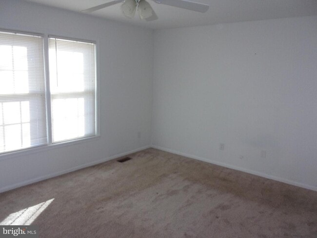 Building Photo - 9109 Lake Braddock Dr