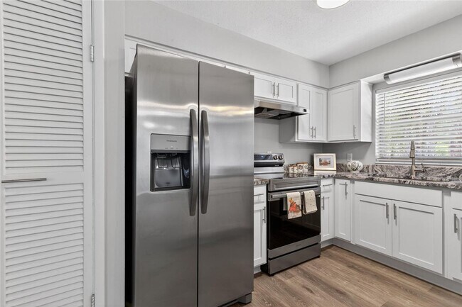 Building Photo - Move-in Ready 3BR/2BA NW Gainesville Home - Available NOW!