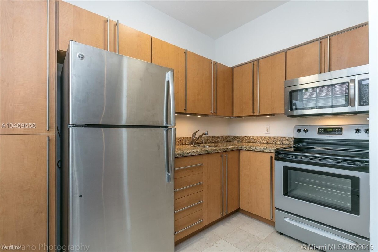 Foto del edificio - 1 br, 1 bath  - 8401 Crespi Blvd