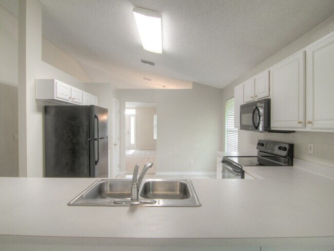 Building Photo - 7317 Ironside Dr E