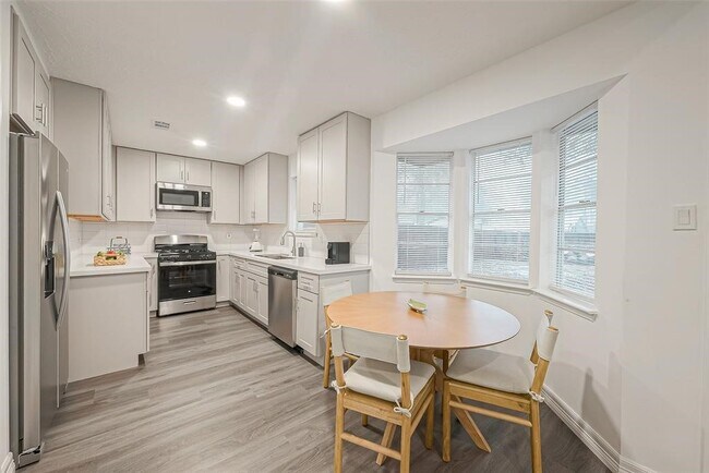 Foto del edificio - 26415 Hunters Hollow Dr