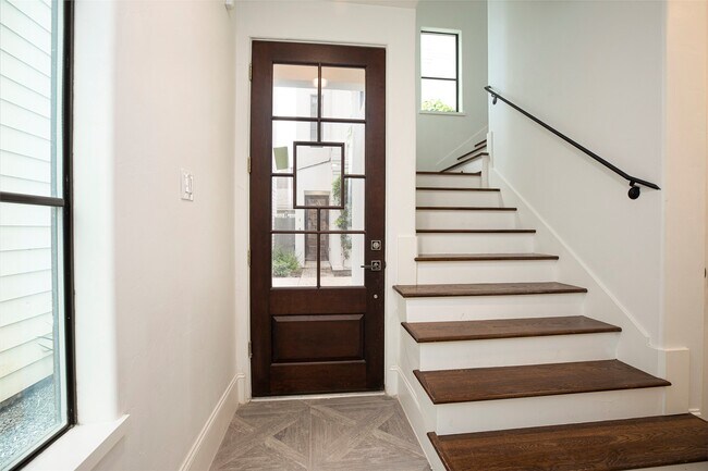 Foto del edificio - 4527 Graustark St