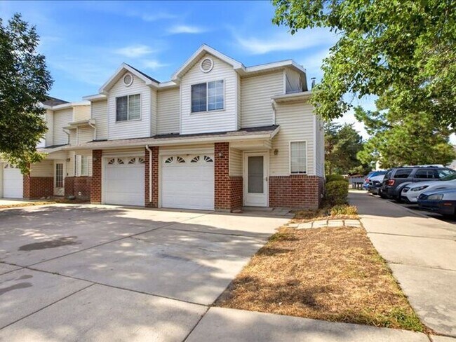 Photo - W Jordan Nice 3 Bed 2 Bath Townhome with pool