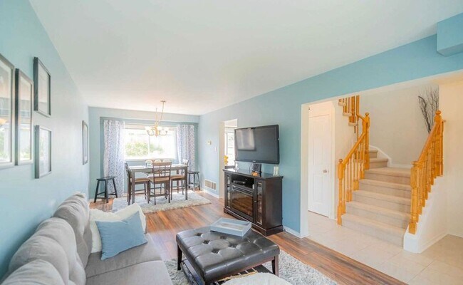 Building Photo - 113 Copeman Cres