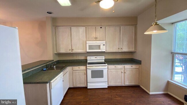 Foto del edificio - 2461 Medford Ct