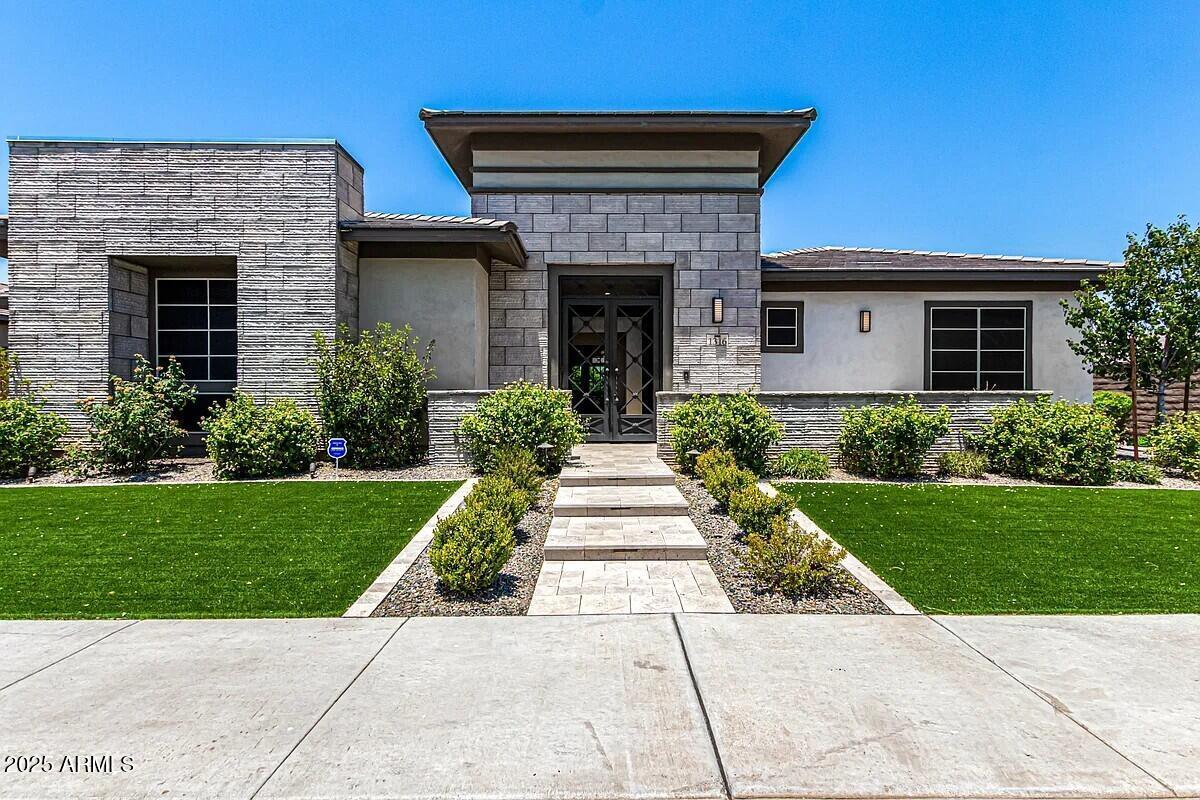 Primary Photo - 1316 E Lynx Way