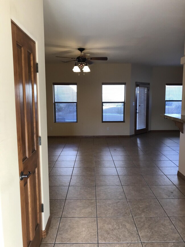 Building Photo - 5127 Mirada Dr NW