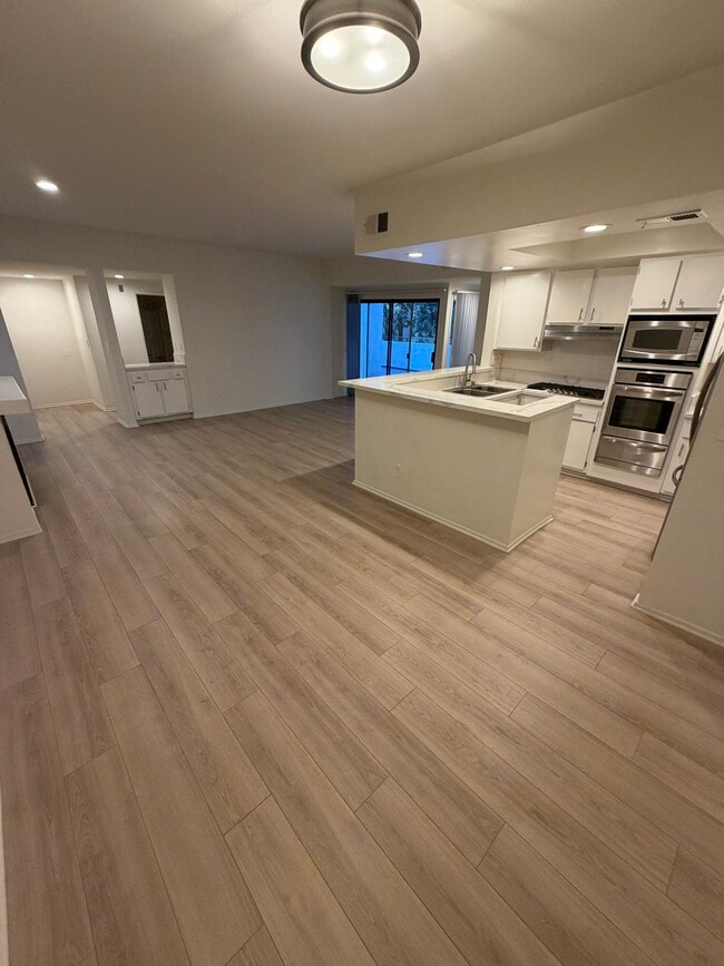 Building Photo - 13112 Valleyheart Dr