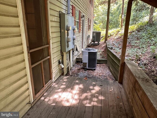 Building Photo - 35 Westridge Ct