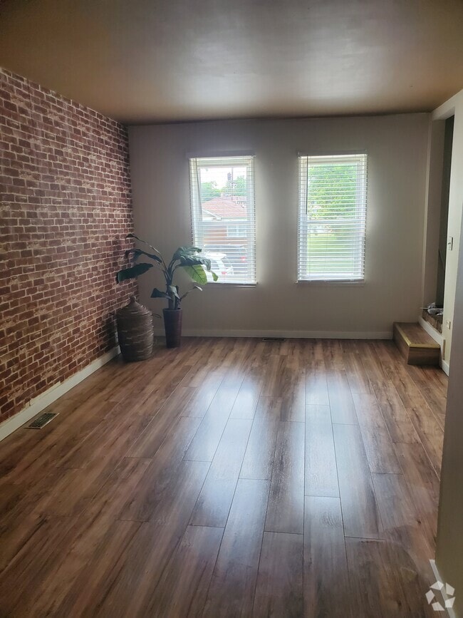 Building Photo - 623 Bohland Ave