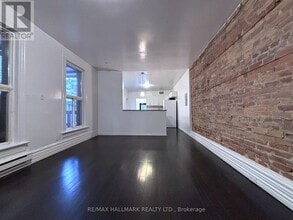 Building Photo - 122 Baldwin St