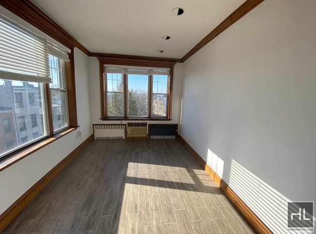 Building Photo - 106 8TH AVENUE 4R