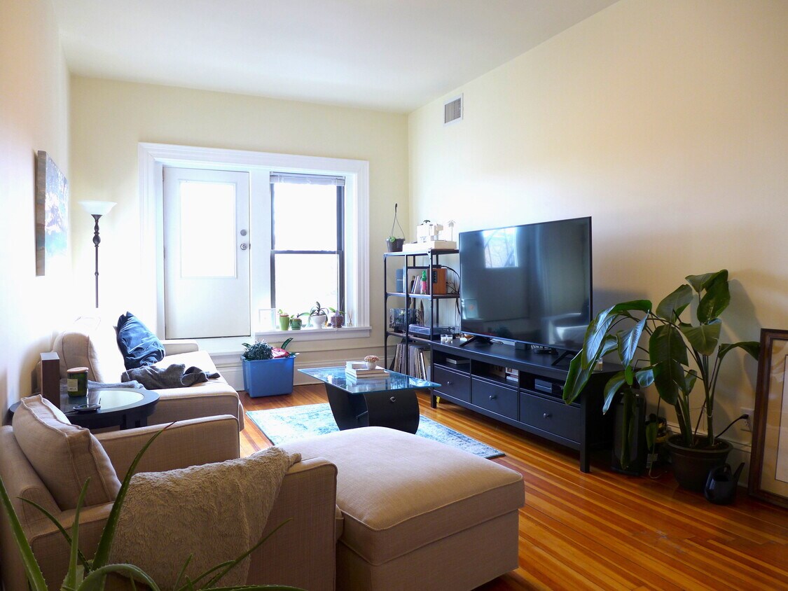 Primary Photo - 1485 Beacon St