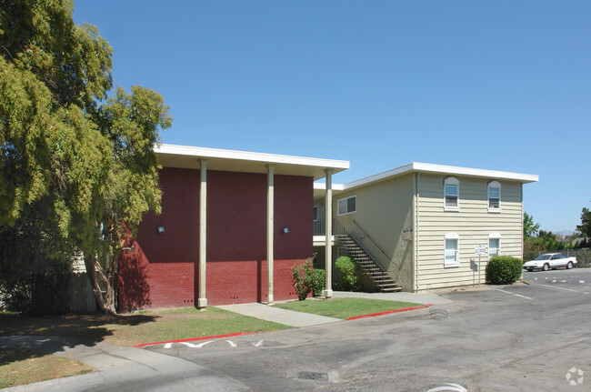 Foto del edificio - Cape Cod Apartments