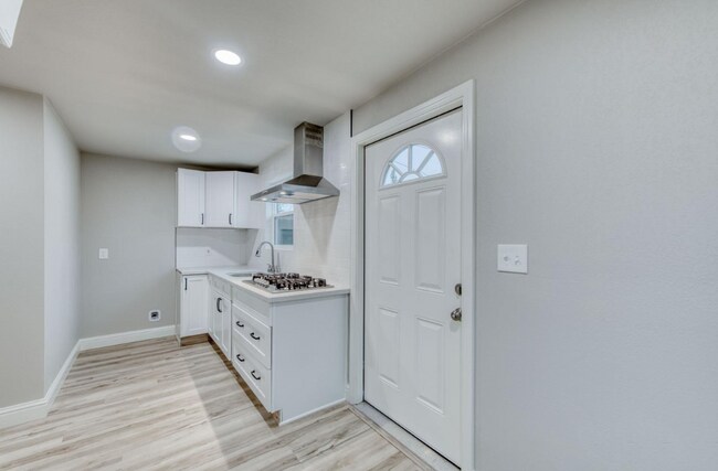 Foto del edificio - 1539 N Safford Ave
