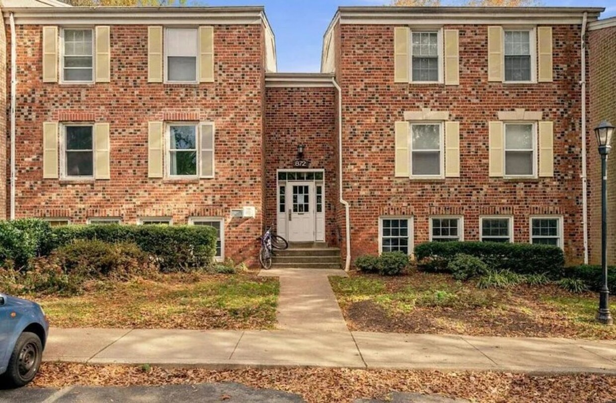 Foto principal - 2 bed 1 bath condo for rent in Gaithersburg