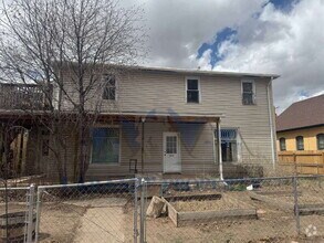 Building Photo - 614 S 5th St