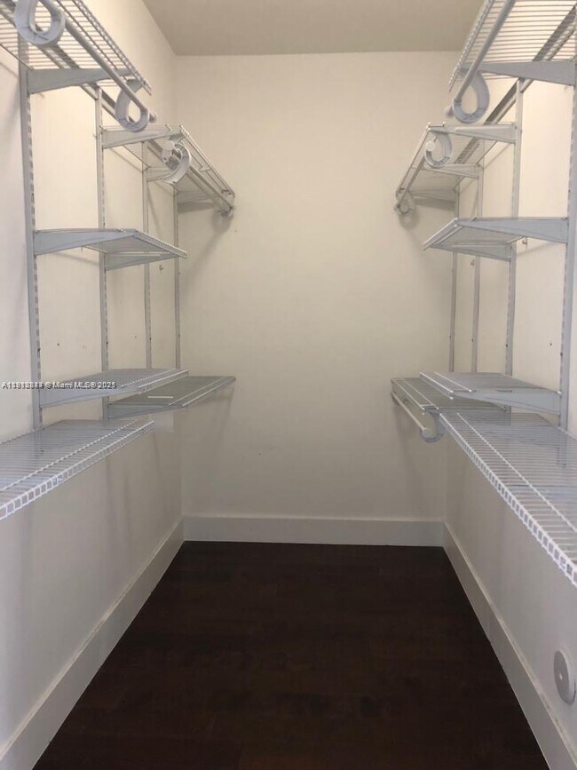 Foto del edificio - 9131 NW 33rd St